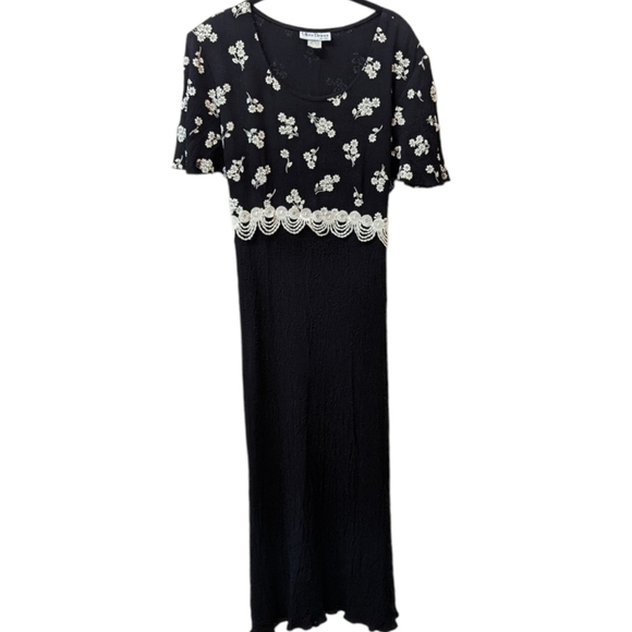 Ultra Dress Collection Dresses & Skirts - ULTRA Dress NY White Floral & Embroidery on Black Tie-Behind Plus Dress (18)